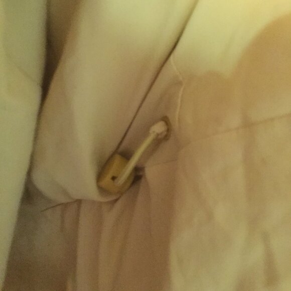 Lululemon goose down puffer style jacket, yellow in color excellent shape size 4 - Picture 7 of 8